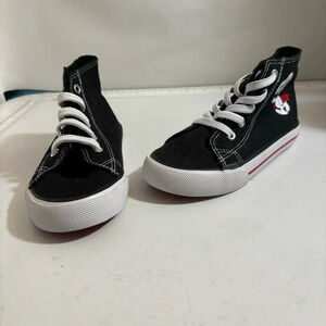 BNWOT‎ Snoopy lace  up black high top in size 9